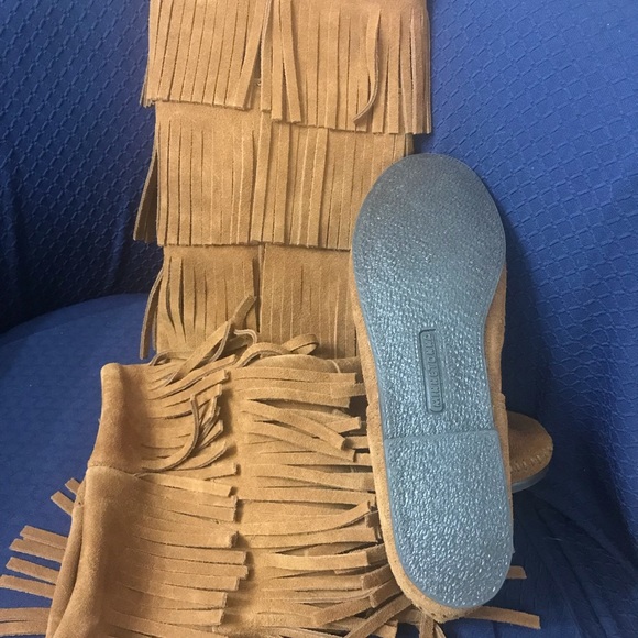 Minnetonka Three Layer Fringe Suede Boot - Brand New! - Picture 2 of 6